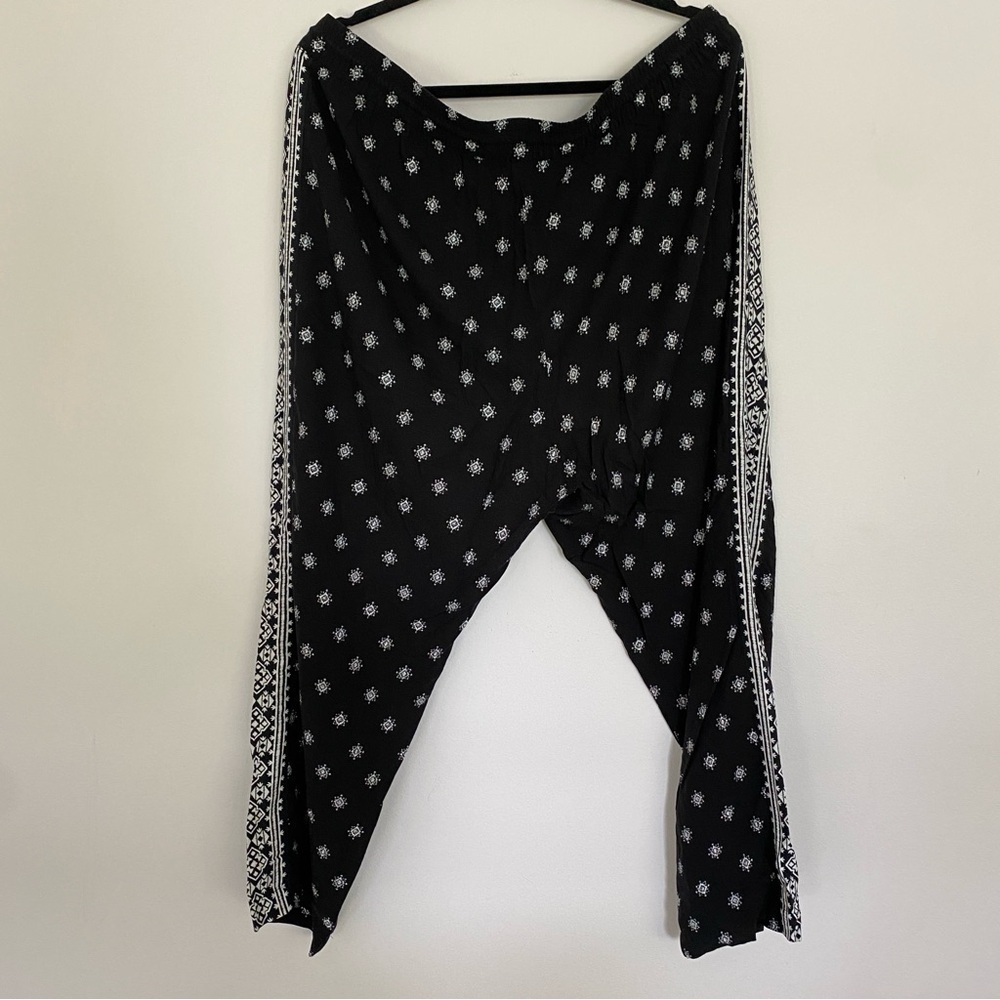 Old Navy Black and White Patterned Pants - Picture 3 of 5